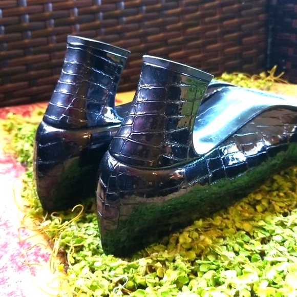 STUART WEITZMAN Crocodile Black Patent Leather Silver Buckle Pump Heels Shoes 8N - Picture 10 of 12